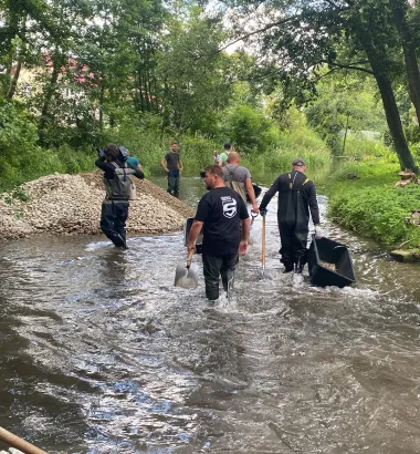 Strażnicy Rzek WWF - budowa tarliska