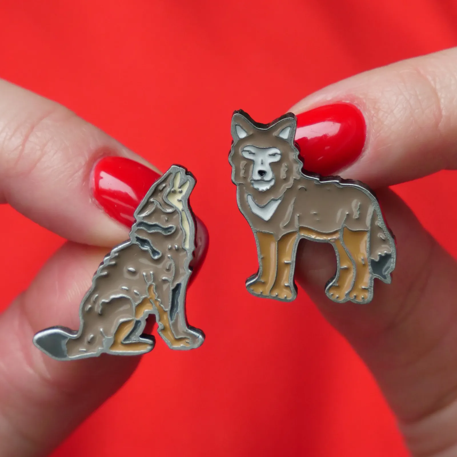 Komplementarne piny walentynkowe WWF - wilki