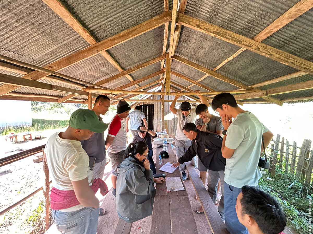spotkanie zespolu monitoringujacego przyrode w Laosie